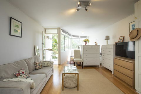 Sunlit Studio In The Trees, Walk To The Beach - Accommodation QLD 0