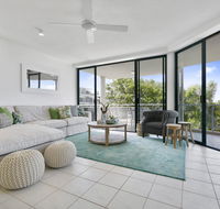 Sunny and spacious Sunshine Beach