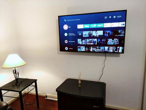 Sunny House - Melbourne Airport Home - Accommodation QLD 1