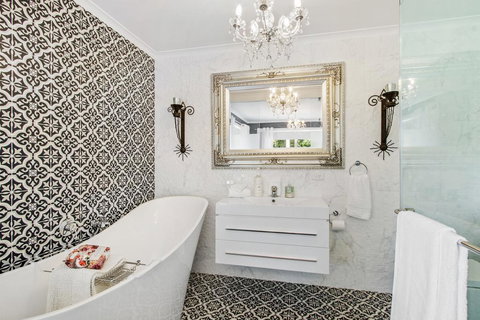 SUNNYDELL - Accommodation QLD 0