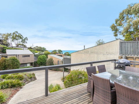 SUNRISE AT BREAKERS - Townhouse Close To Town - Accommodation QLD 0