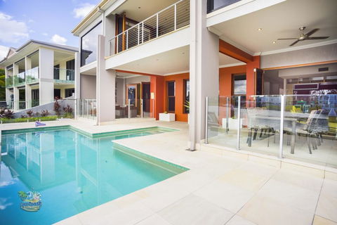 Sunset Circle At The Cove - Accommodation QLD 2