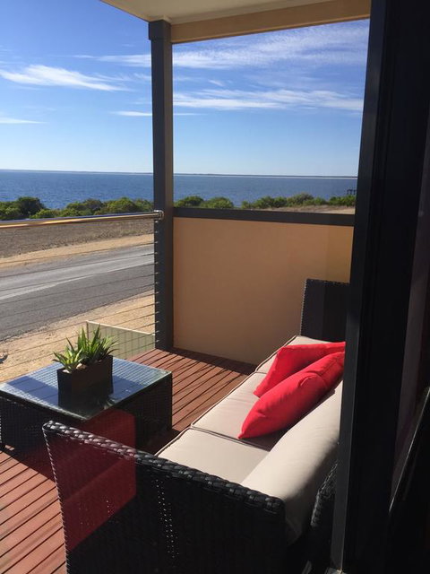 Sunset Cove Beach House - Accommodation QLD 3