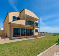 Sunset Cove Beach House - Accommodation QLD