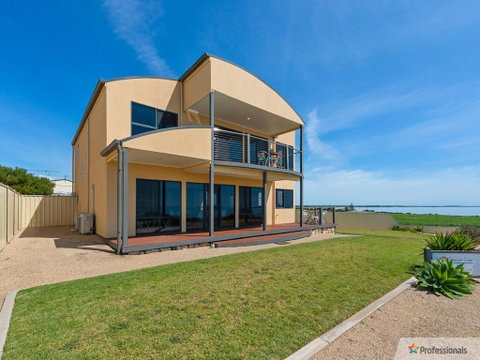 Sunset Cove Beach House - Accommodation QLD 0