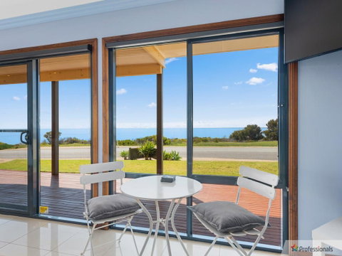 Sunset Cove Beach House - Accommodation QLD 3