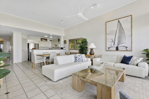 Sunshine Beach Penthouse With Beach Views - Unit 9/21 Park Crescent, Sunshine Beach - Accommodation QLD 2