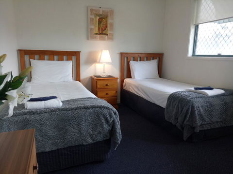 Sunshine Towers Holiday Apartments - Accommodation QLD 3
