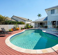 Super Sized Family Retreat With a Pool - Accommodation QLD