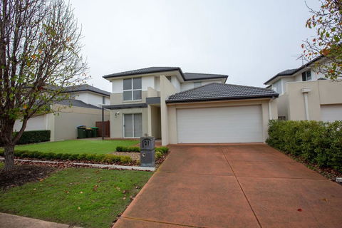 Superb Luxe 5BR House@Point Cook Near Lake - Accommodation QLD 0