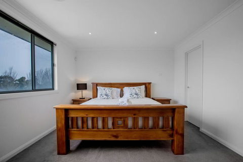Superb Luxe 5BR House@Point Cook Near Lake - Accommodation QLD 1