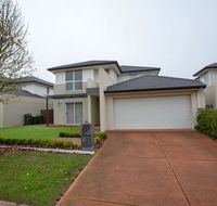 Superb Luxe 5BR housePoint Cook near lake - Accommodation QLD