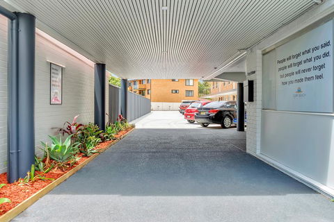 Surf Beach Motel Port - Accommodation QLD 1