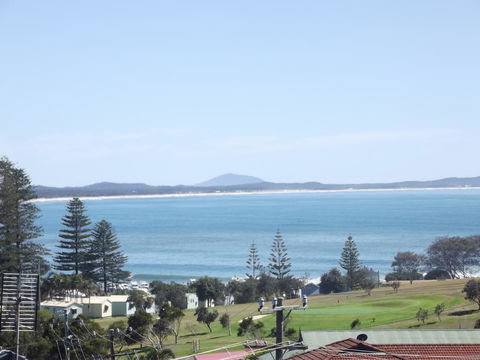 Surf Break & Ocean Break - Accommodation QLD 0