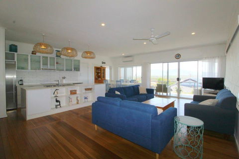 Surf Break & Ocean Break - Accommodation QLD 1