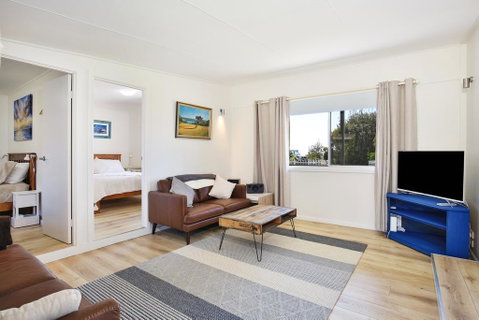 Surf Shack - Pet Friendly - 1 Min Walk To Beach - Accommodation QLD 2
