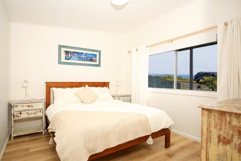 Surf Shack - Pet Friendly - 1 Min Walk To Beach - Accommodation QLD 3