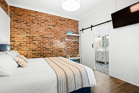 Surfaris Retreat - Accommodation QLD 1