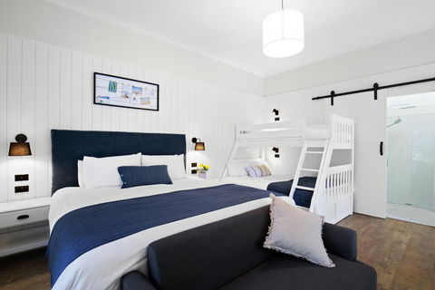 Surfaris Retreat - Accommodation QLD 0