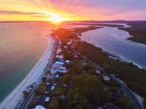 Surfs Up - Accommodation QLD 2