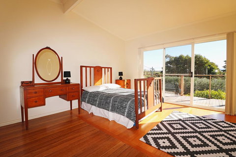 Surfside - Accommodation QLD 3
