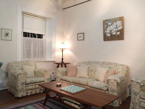 Surgeon's Cottage - Accommodation QLD 1