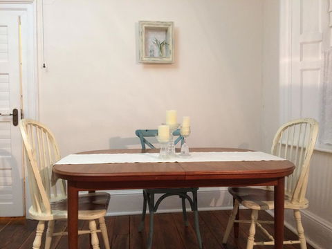 Surgeon's Cottage - Accommodation QLD 2