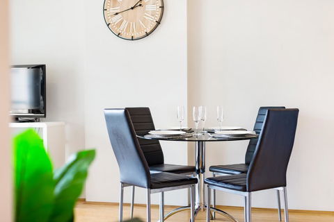 Surry Hills Fully Self Contained Modern 1 Bed Apartment (1012ELZ) - Accommodation QLD 3