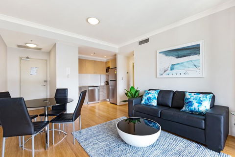 Surry Hills Fully Self Contained Modern 1 Bed Apartment (1012ELZ) - Accommodation QLD 2
