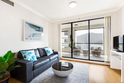 Surry Hills Fully Self Contained Modern 1 Bed Apartment (1012ELZ) - Accommodation QLD 1