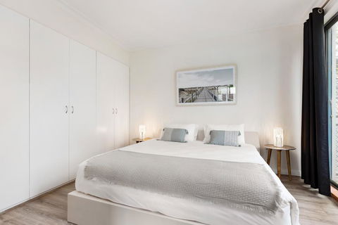 Surry Hills Modern Self-Contained One-Bedroom Apartment (19 FOV) - Accommodation QLD 3