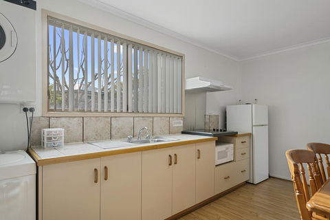 SWANSEA VILLAS - Accommodation QLD 3