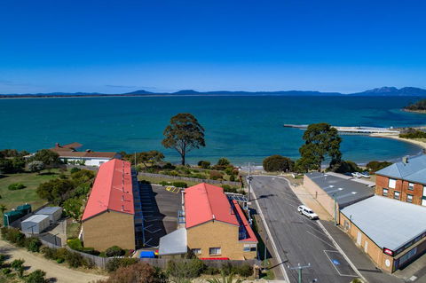 SWANSEA VILLAS - Accommodation QLD 1