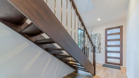 SWEEPING VIEWS - FREE WIFI & NETFLIX - PET FRIENDLY (OUTSIDE ONLY) - Accommodation QLD 2
