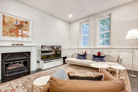 Sydney History, With Modern Design And Location - Accommodation QLD 0