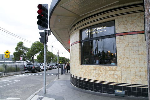 Sydney Park Hotel - Accommodation QLD 1