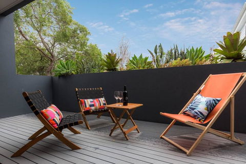 Sydney Townhouse With Parking And Deck - Accommodation QLD 3