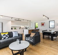 Sydney Townhouse with Parking and Deck - Accommodation QLD