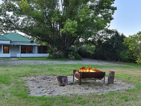Tabitha Hill Cottage - Accommodation QLD 0