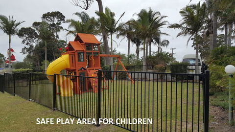 Tabourie Lake Motor Inn - Accommodation QLD 1