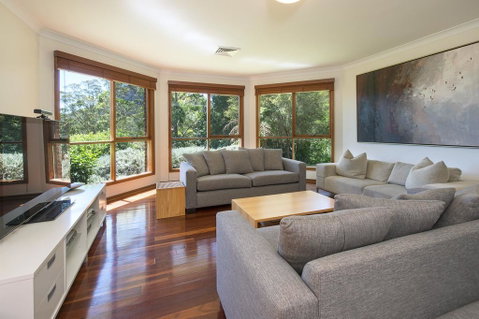 Taliesin - Beautiful 4 Bedroom Home With Amazing Views! - Accommodation QLD 3