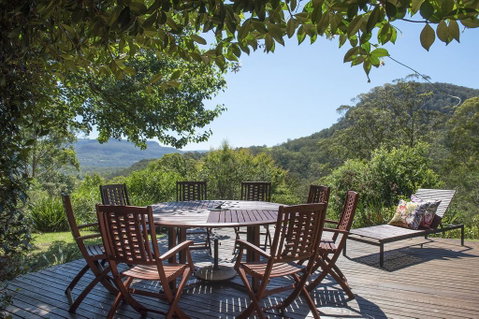 Taliesin - Beautiful 4 Bedroom Home With Amazing Views! - Accommodation QLD 0