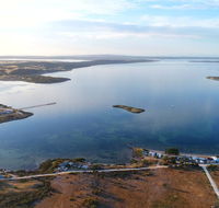 Tall Pines Beach House at Mount Dutton Bay part of Coffin Bay waterways - Accommodation QLD