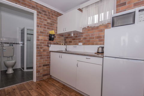 Tally Ho Motor Inn - Accommodation QLD 2