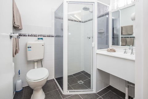 Tally Ho Motor Inn - Accommodation QLD 3