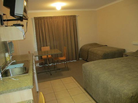 Tambo Mill Motel & Caravan Park - Accommodation QLD 3