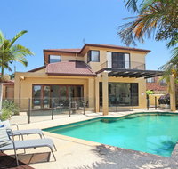 Tarcoola 41 - 5 BDRM Canal Home with Pool - Accommodation QLD