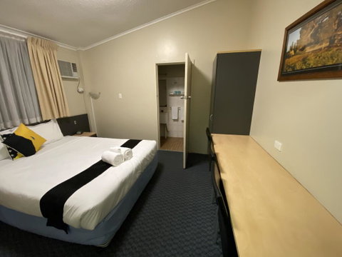 Taree Motor Inn - Accommodation QLD 3