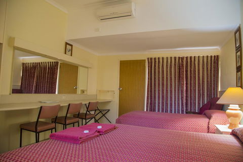 Tarra Motel - Accommodation QLD 3