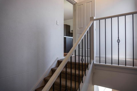 Tasha's Apartments On Kerry - Accommodation QLD 3